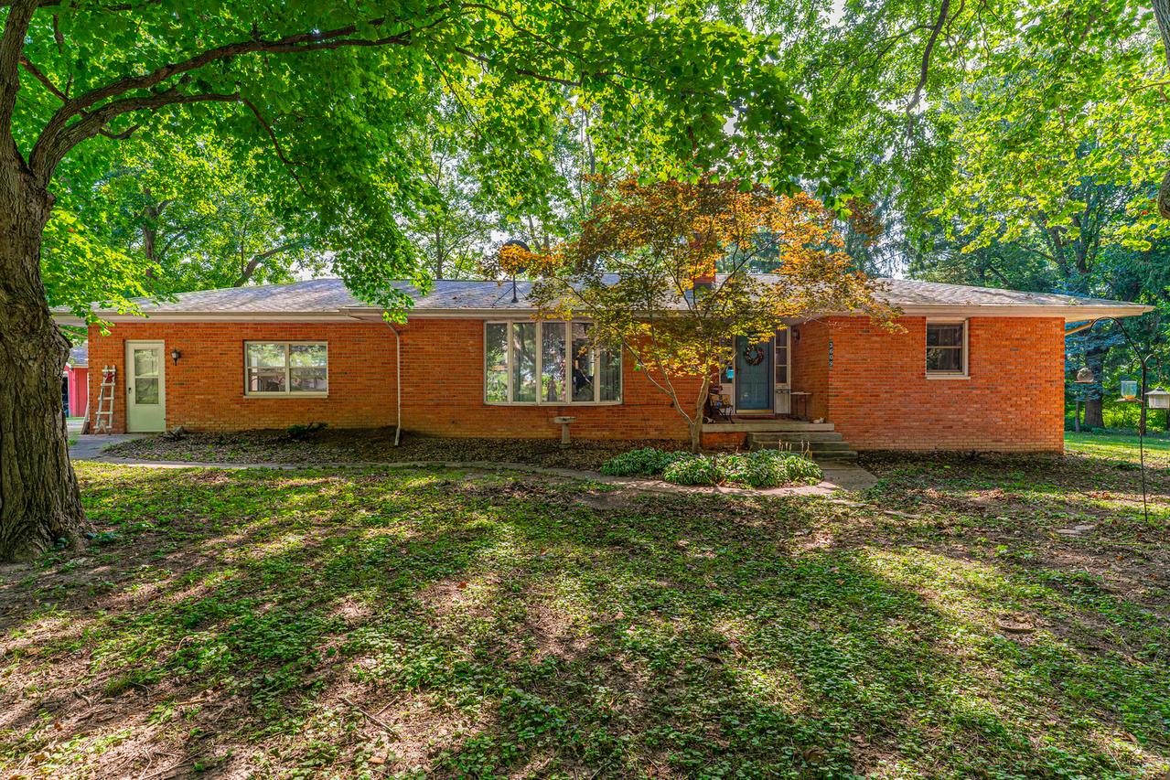 3609 Grampp Rd., Shirley, IL 61772