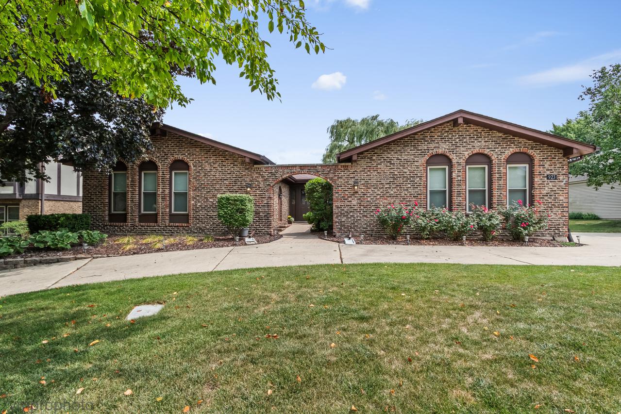 923 S Stonehedge Ln., Palatine, IL 60067