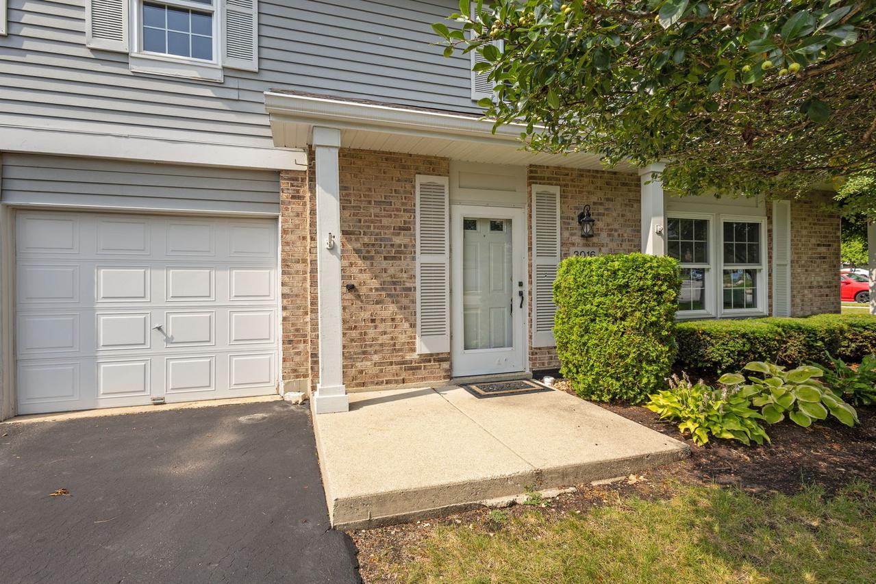 3016 Anton Dr., Aurora, IL 60504