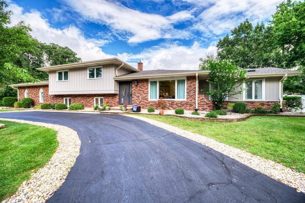 329 Montclare Ln., Wood Dale, IL 60191