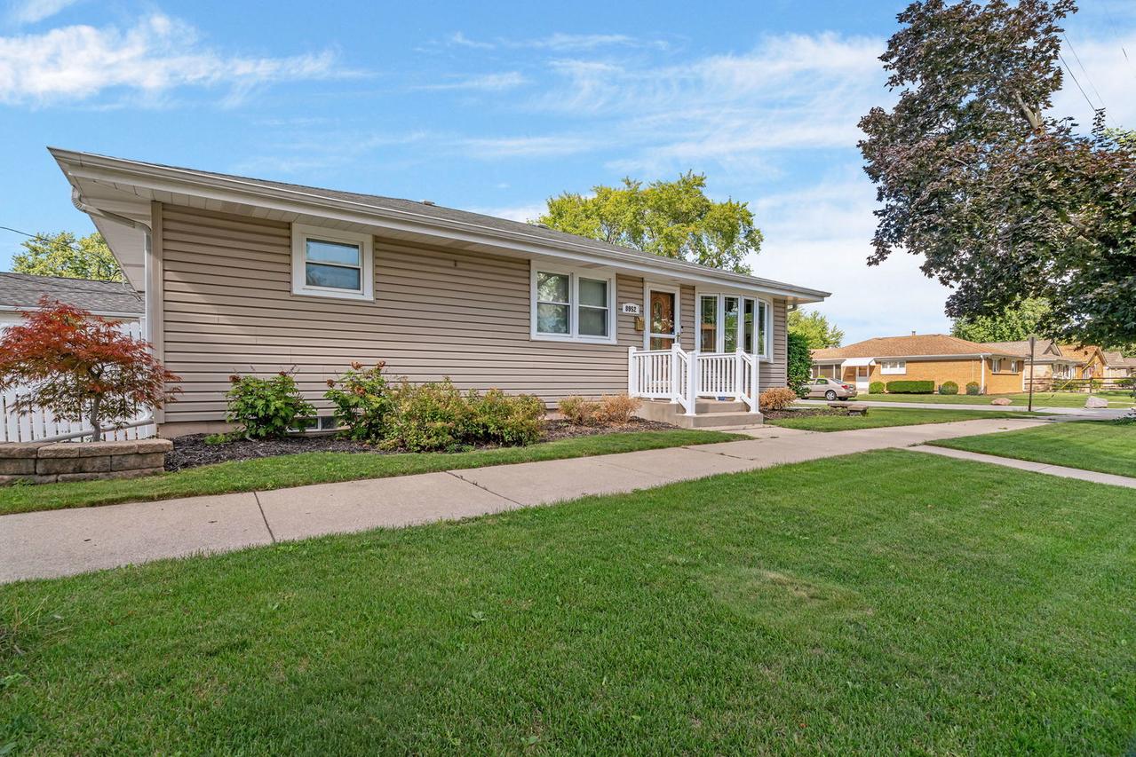 8952 S 55th Ct., Oak Lawn, IL 60453