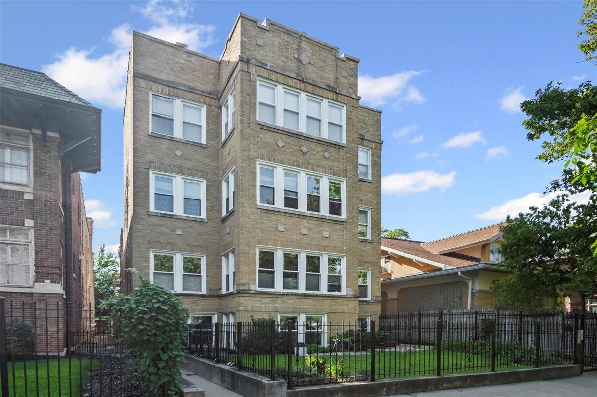 2036 N Humboldt Blvd. #1E, Chicago, IL 60647