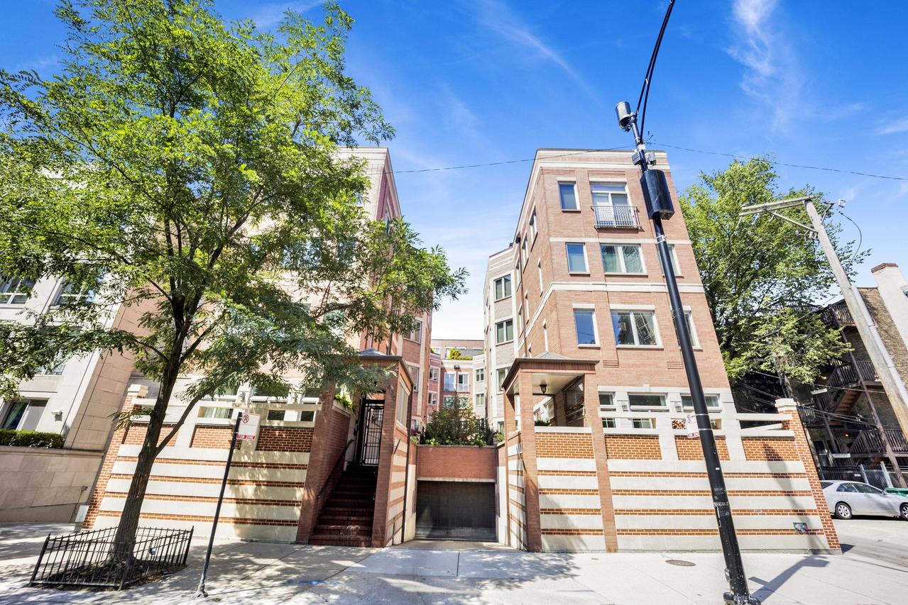 1430 N Lasalle Dr. #B1, Chicago, IL 60610