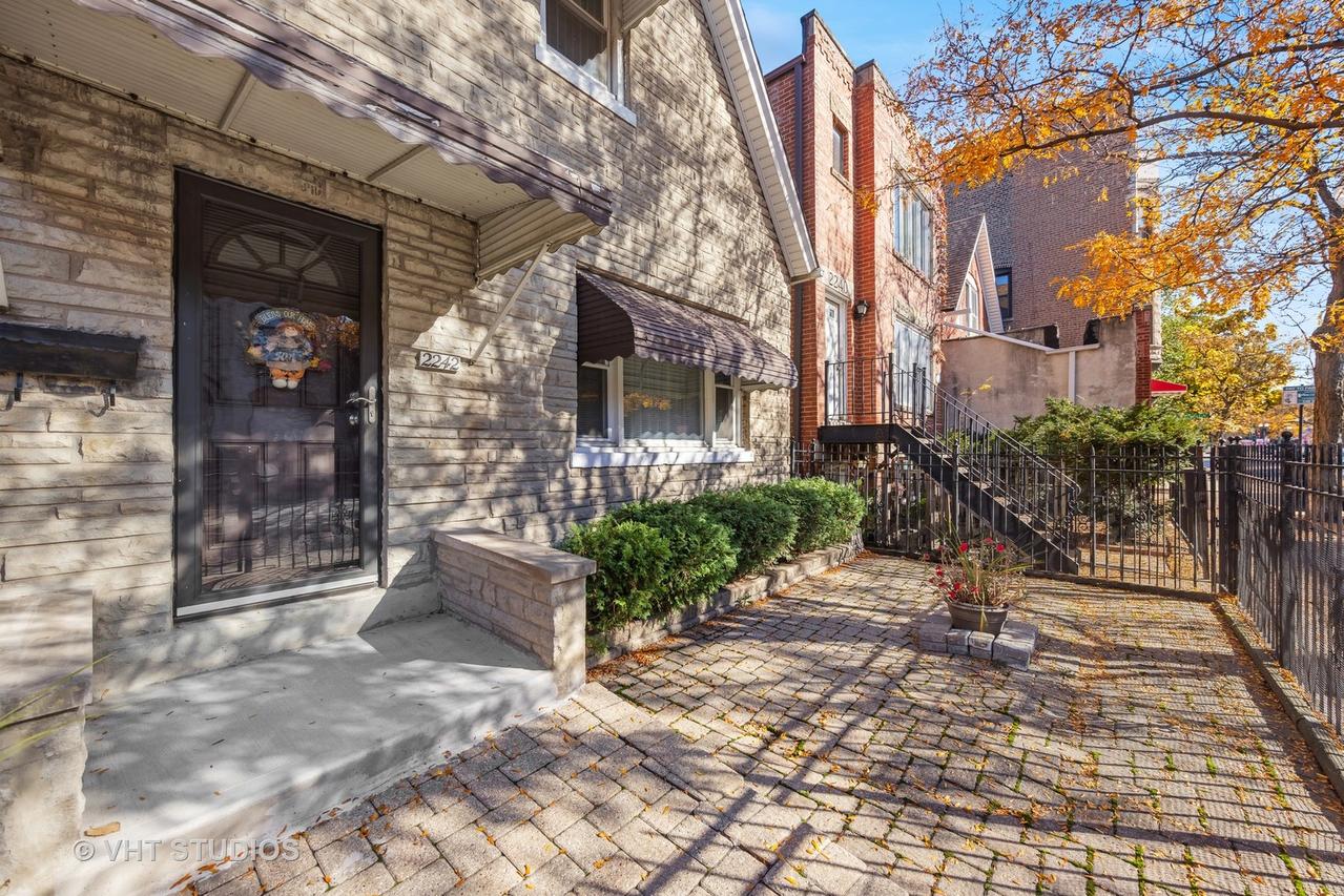 2242 W Taylor St., Chicago, IL 60612
