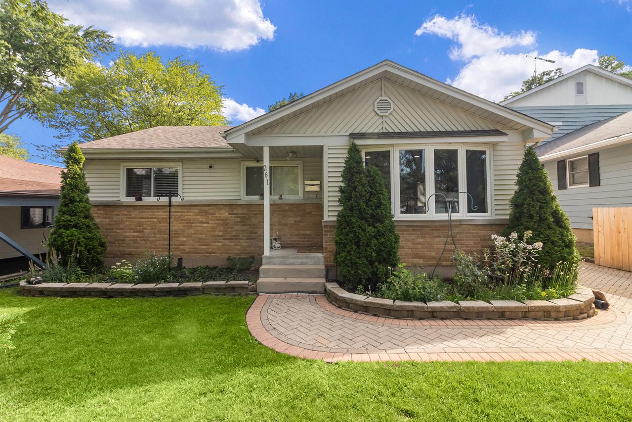 261 N Shaddle Ave., Mundelein, IL 60060