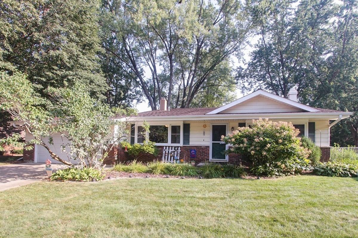 1235 Meadow Ln., Elgin, IL 60123