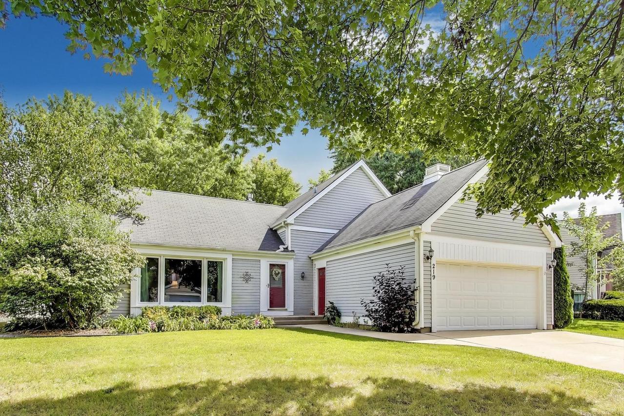 219 Abilene Ln., Vernon Hills, IL 60061