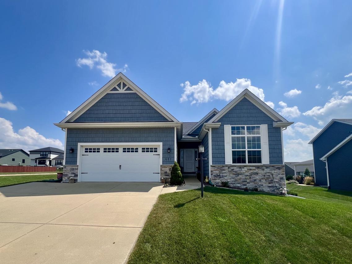 607 Country Ridge Dr., Mahomet, IL 61853