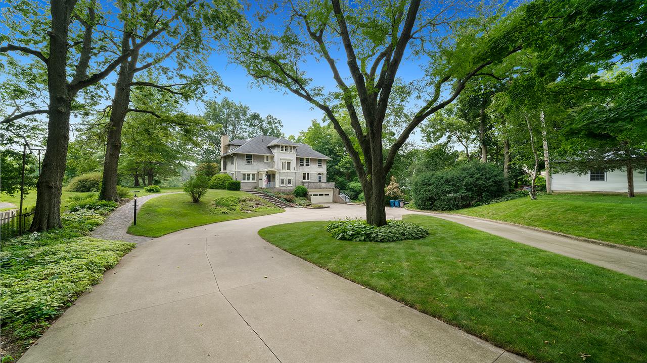 706 E Fellows St., Dixon, IL 61021