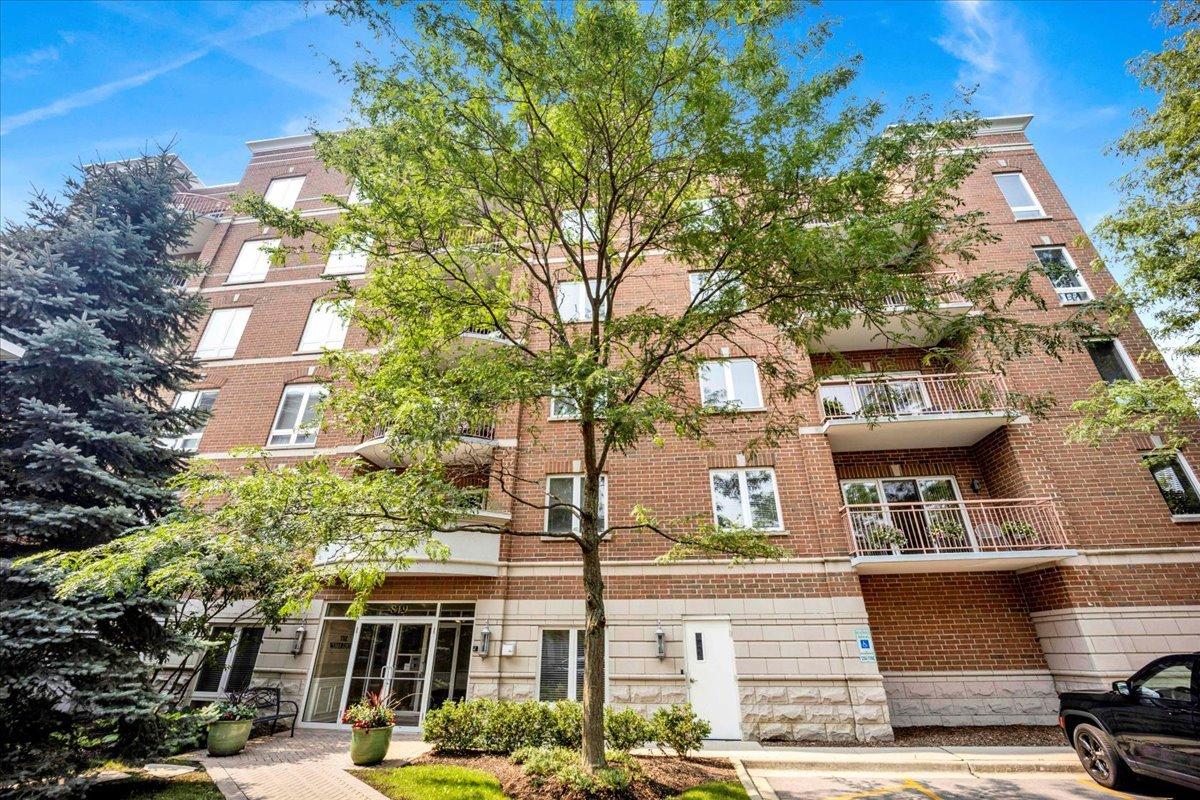 819 Graceland Ave. #506, Des Plaines, IL 60016