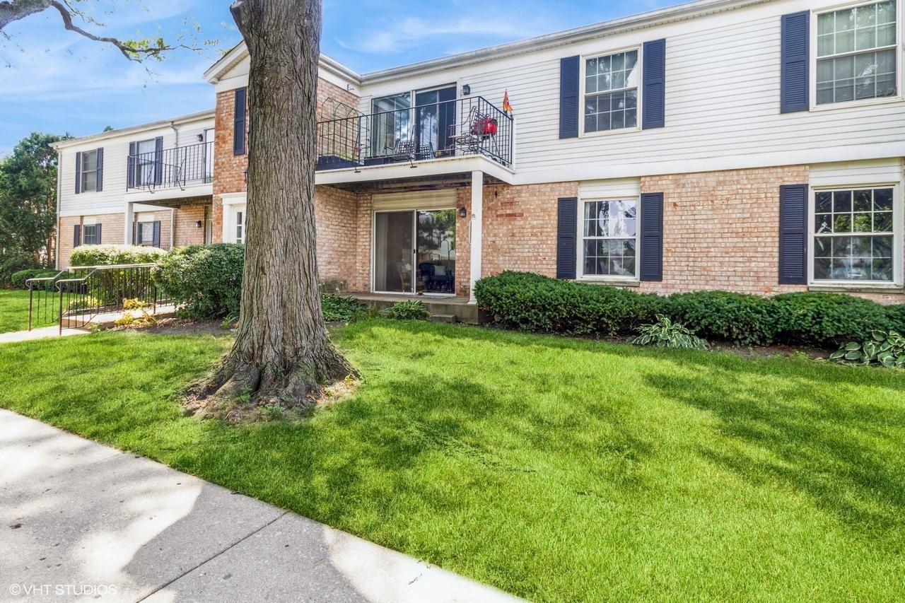 981 Golf Course Rd. #2, Crystal Lake, IL 60014