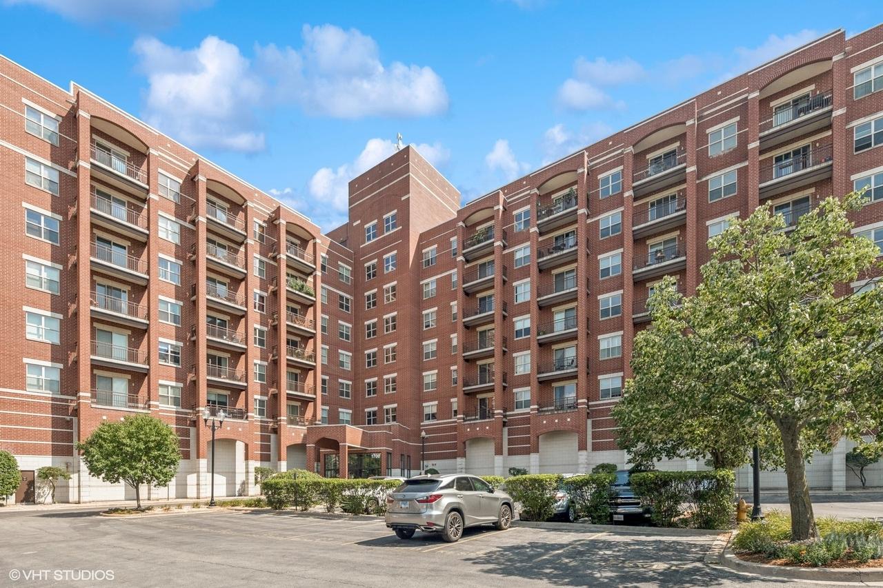 1700 Riverwoods Dr. #314, Melrose Park, IL 60160