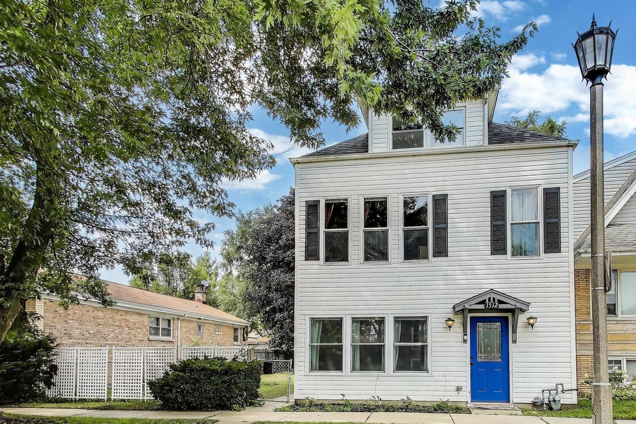 1512 Clinton Ave., Berwyn, IL 60402