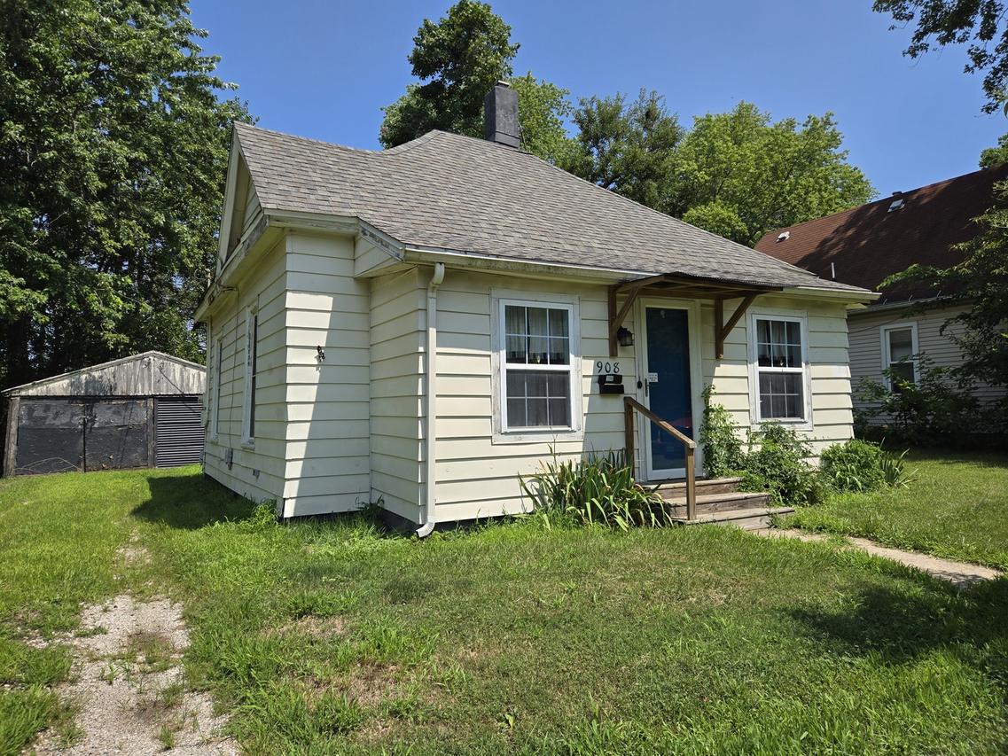 908 E Water St., Urbana, IL 61802