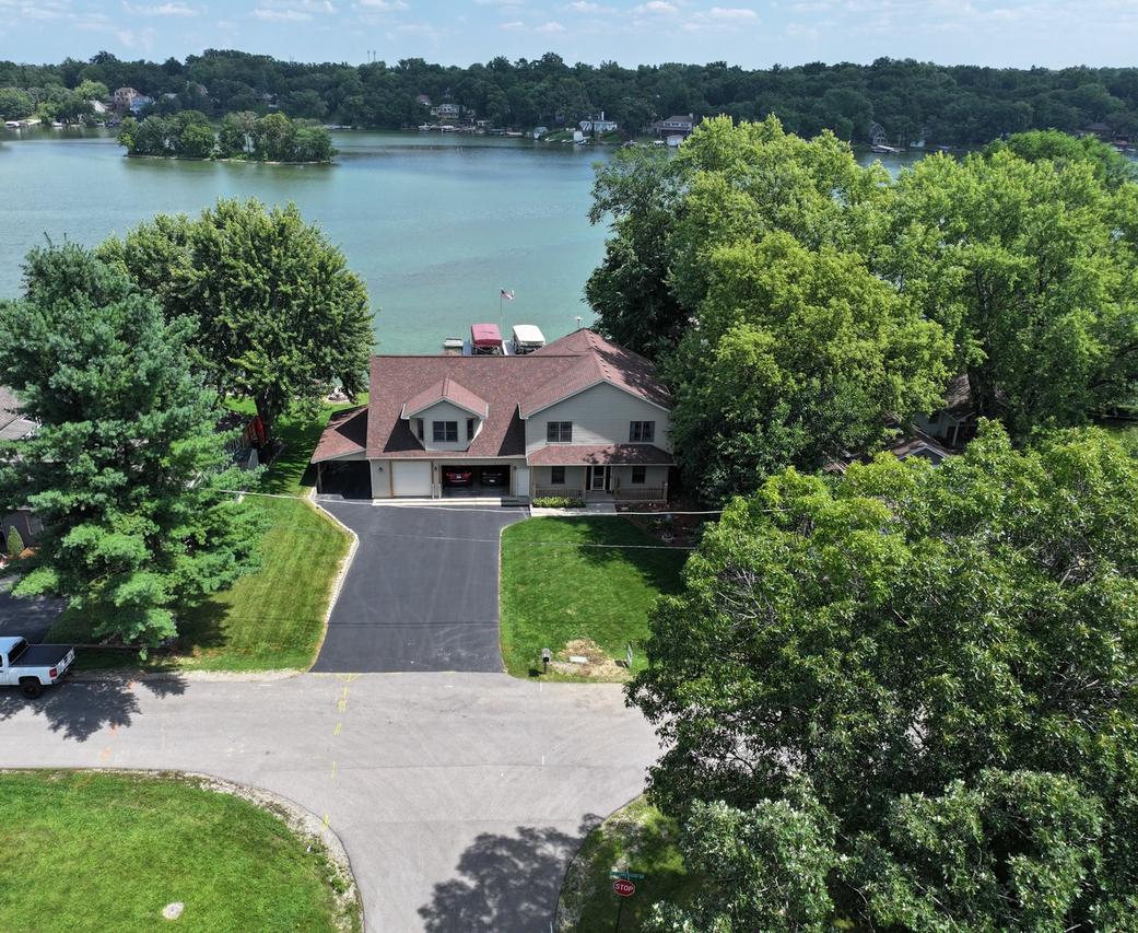 5012 W Lake Shore Dr., Wonder Lake, IL 60097
