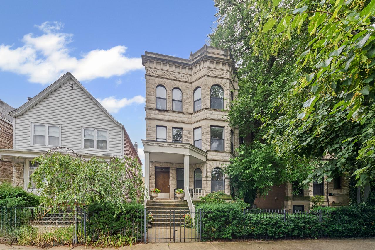 4537 N Greenview Ave., Chicago, IL 60640