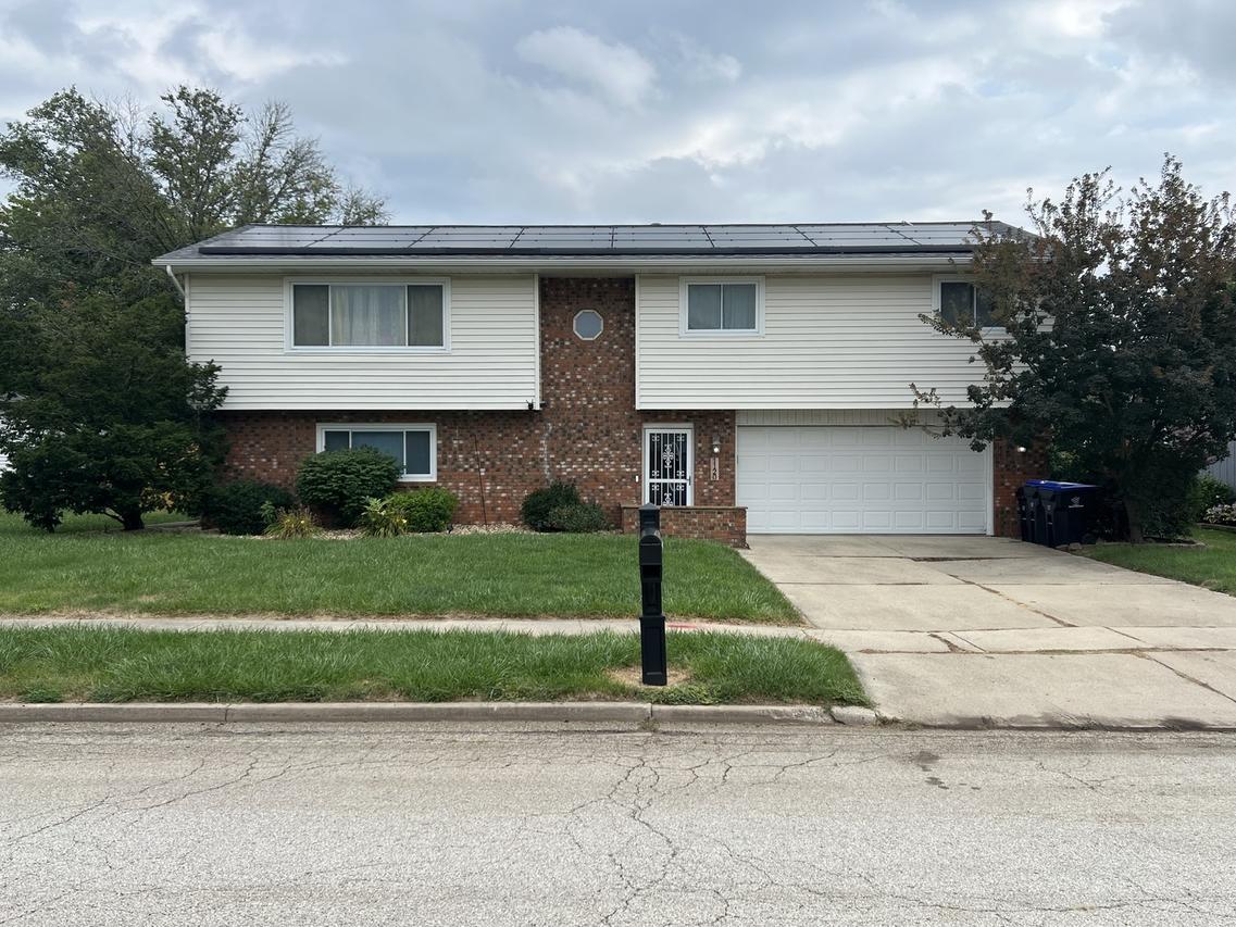 1120 Andover St., Bloomington, IL 61704
