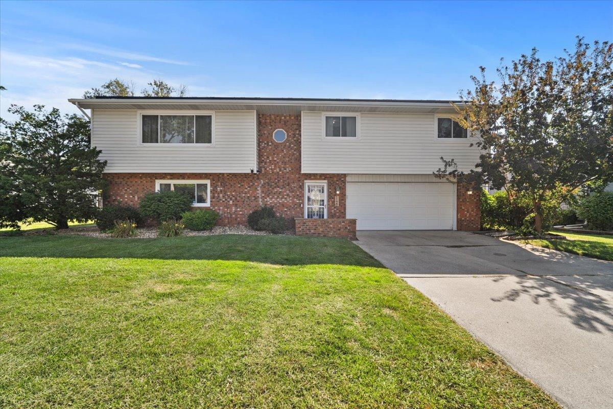 1120 Andover St., Bloomington, IL 61704