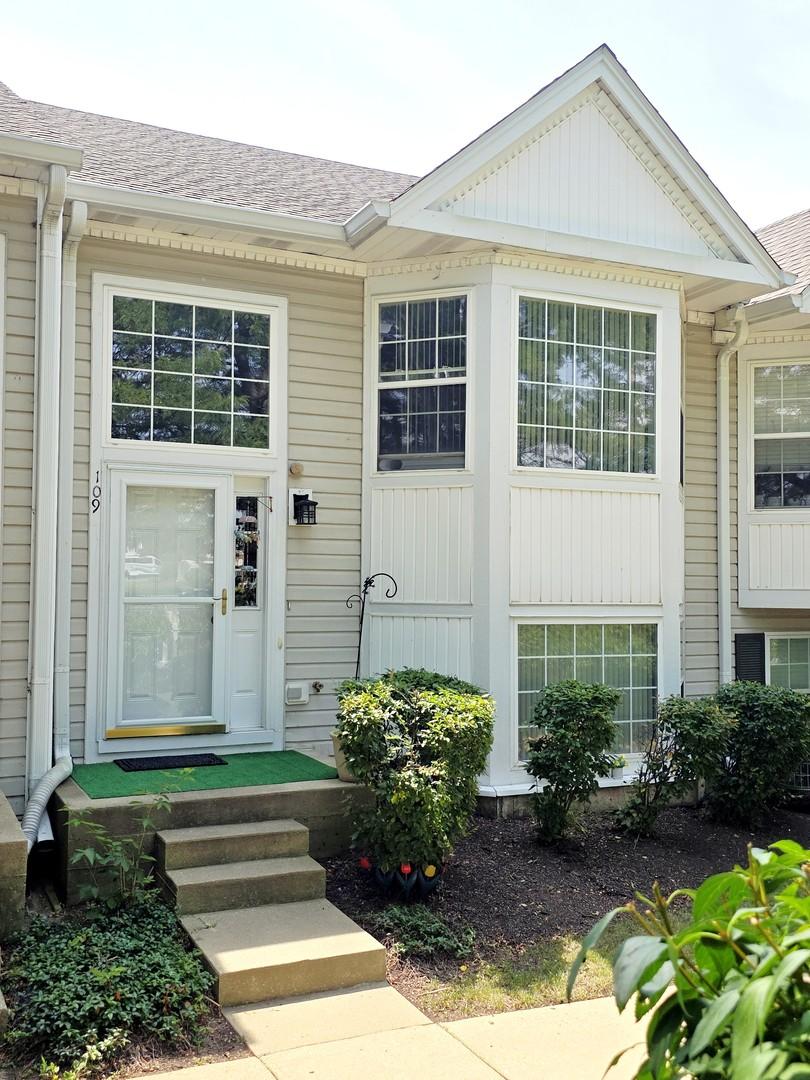 109 E Victoria Cir., North Aurora, IL 60542