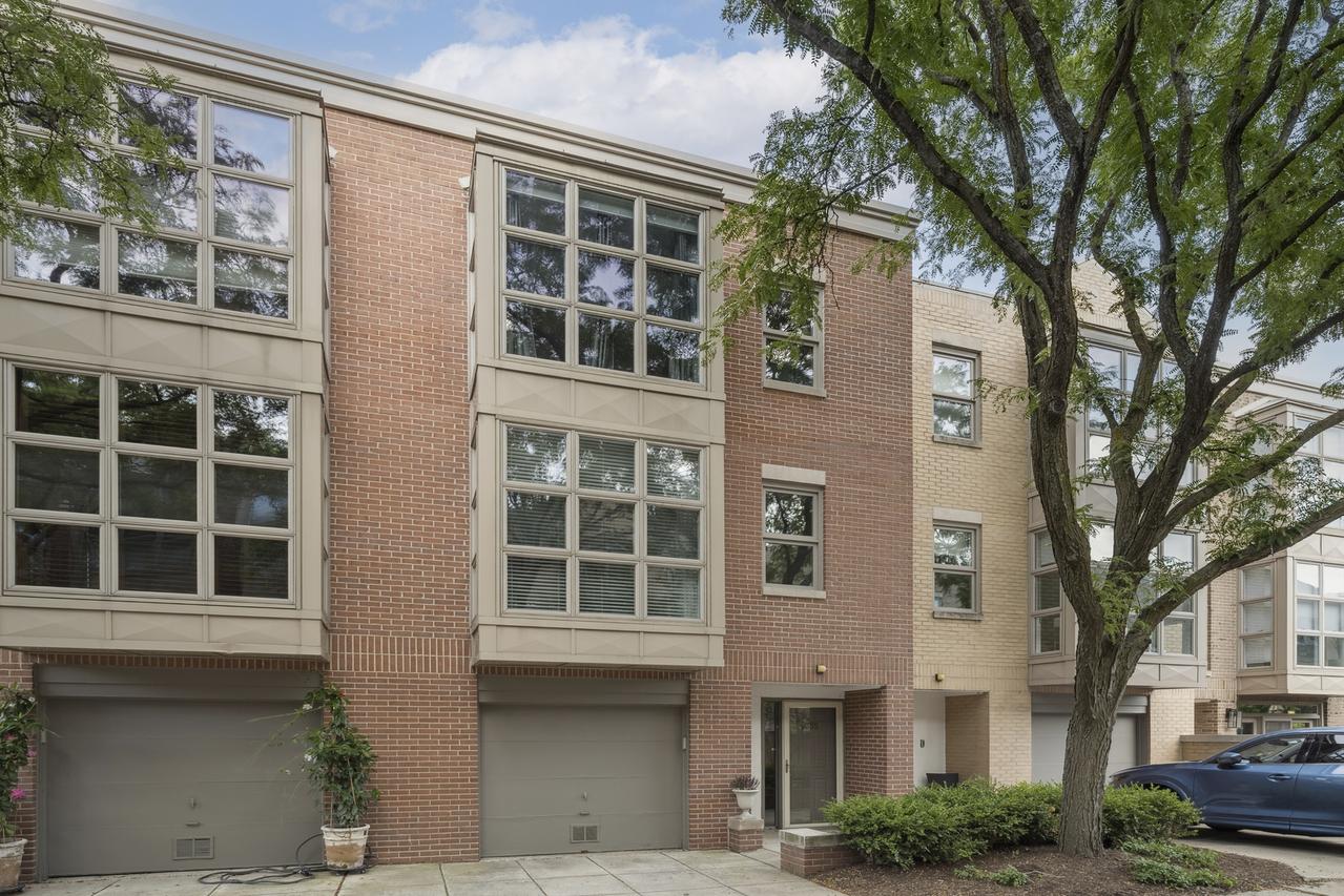 2355 N Wayne Ave., Chicago, IL 60614