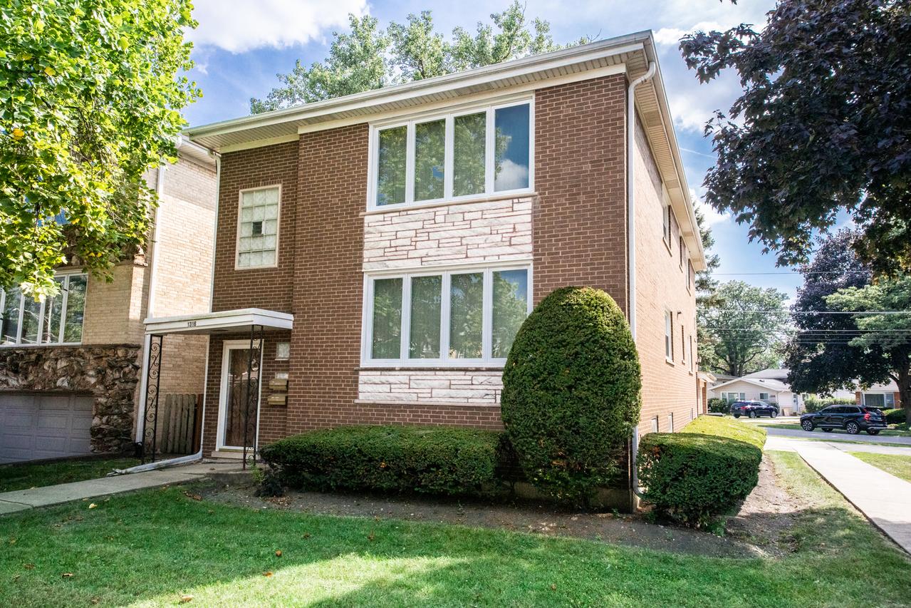 1316 N Northwest Hwy., Park Ridge, IL 60068