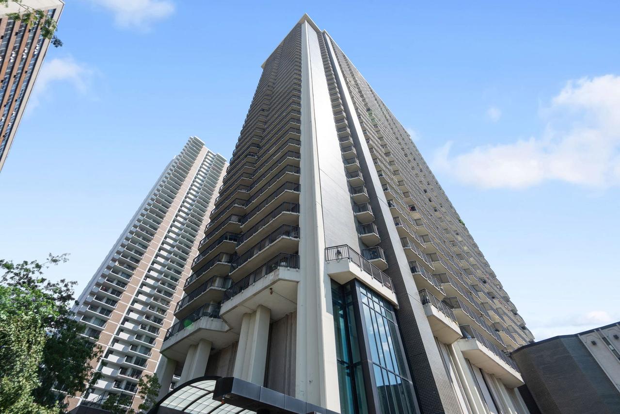 6007 N Sheridan Rd. #15G, Chicago, IL 60660
