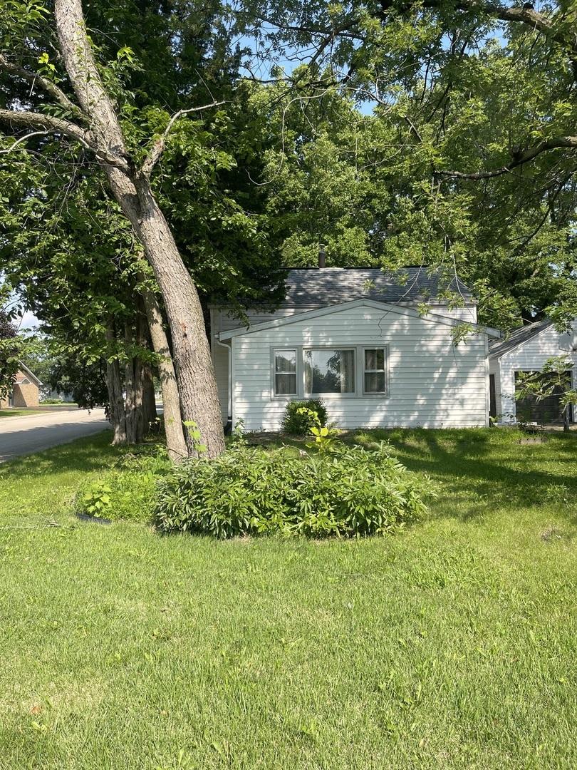 1824 16th Ave., Sterling, IL 61081