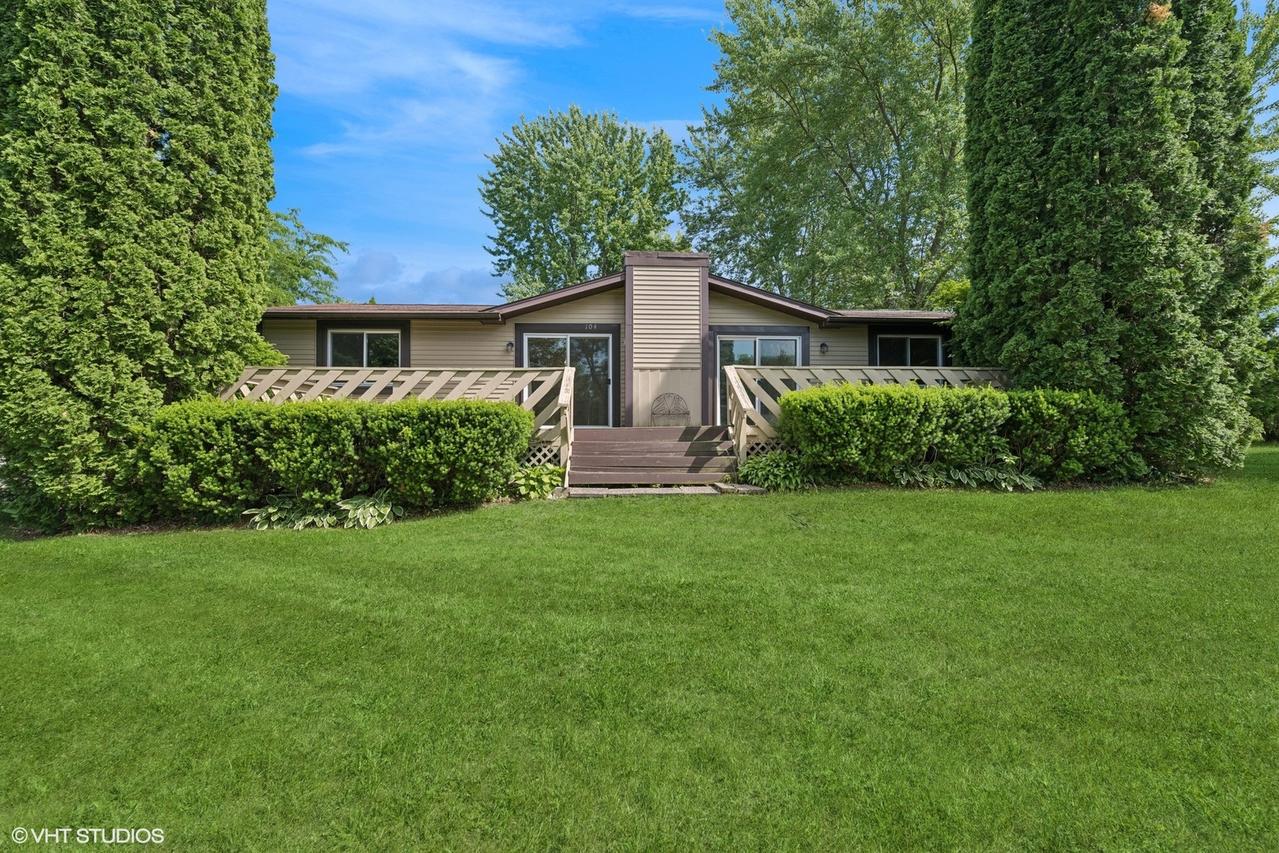 104 Hastings Way, Poplar Grove, IL 61065