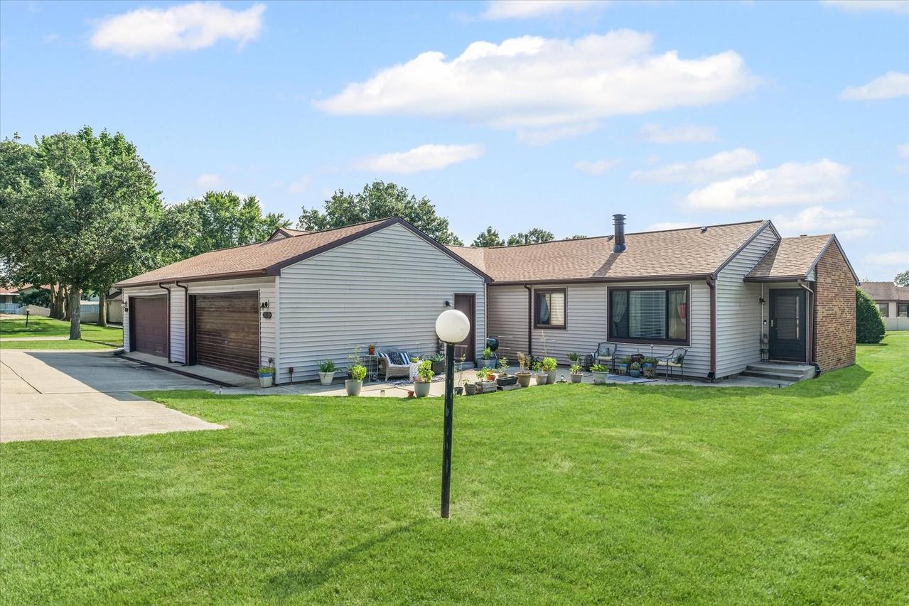 2712 Heritage Dr., Champaign, IL 61822
