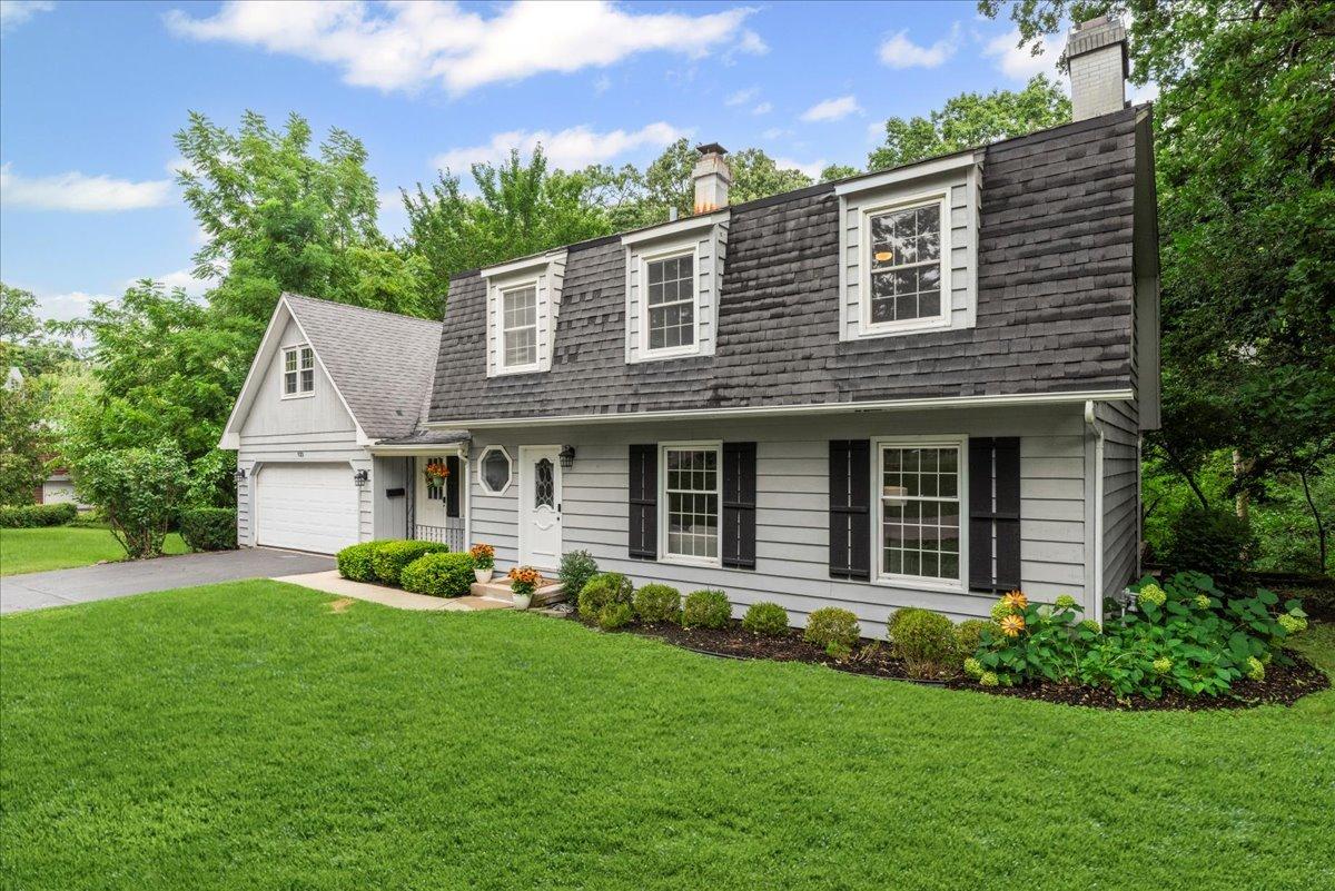 933 Holcomb Dr., Mundelein, IL 60060