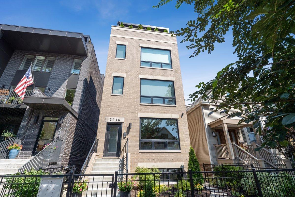 2046 W Addison St. #1, Chicago, IL 60618