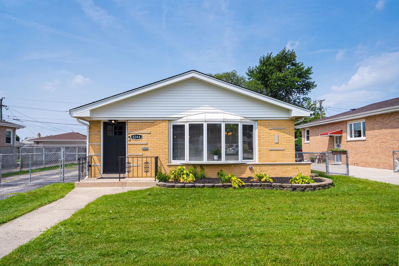 8244 Austin Ave., Burbank, IL 60459