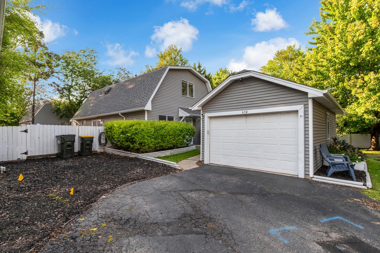 614 Kamiah Ct., Carol Stream, IL 60188