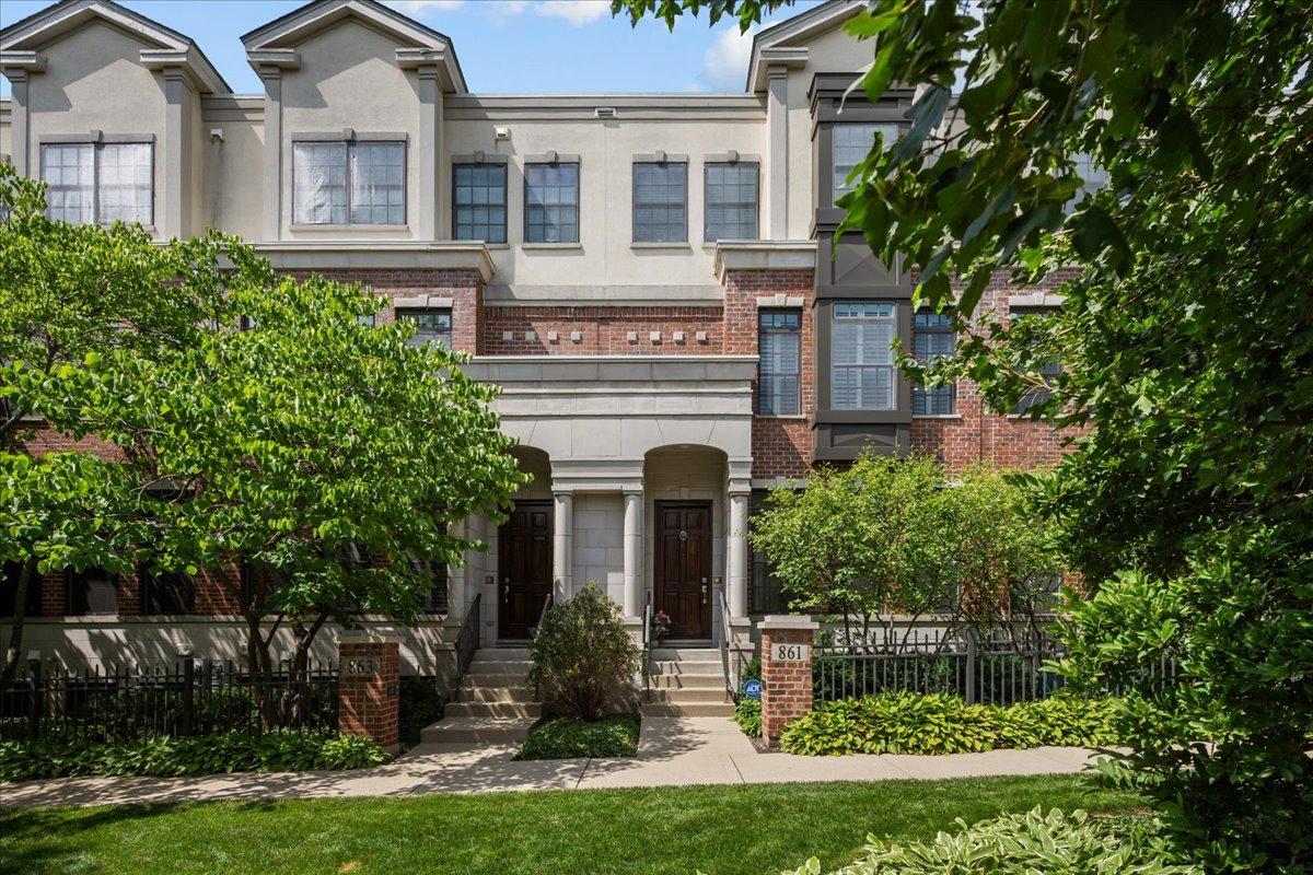 861 Laurel Ave., Highland Park, IL 60035