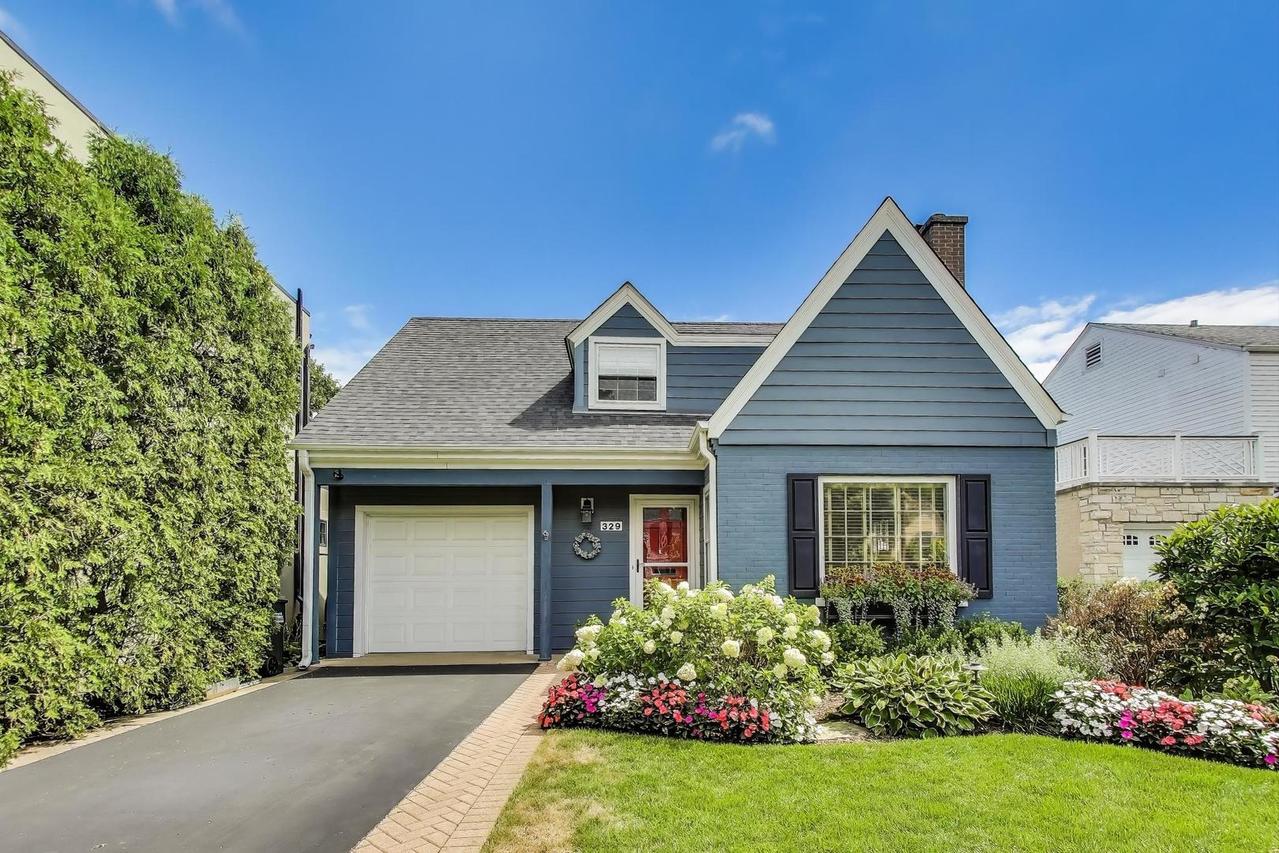 329 Ridge Rd., Kenilworth, IL 60043