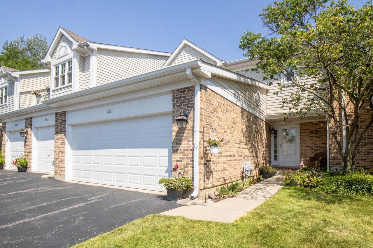 881 N Cove Dr. #877C, Palatine, IL 60067