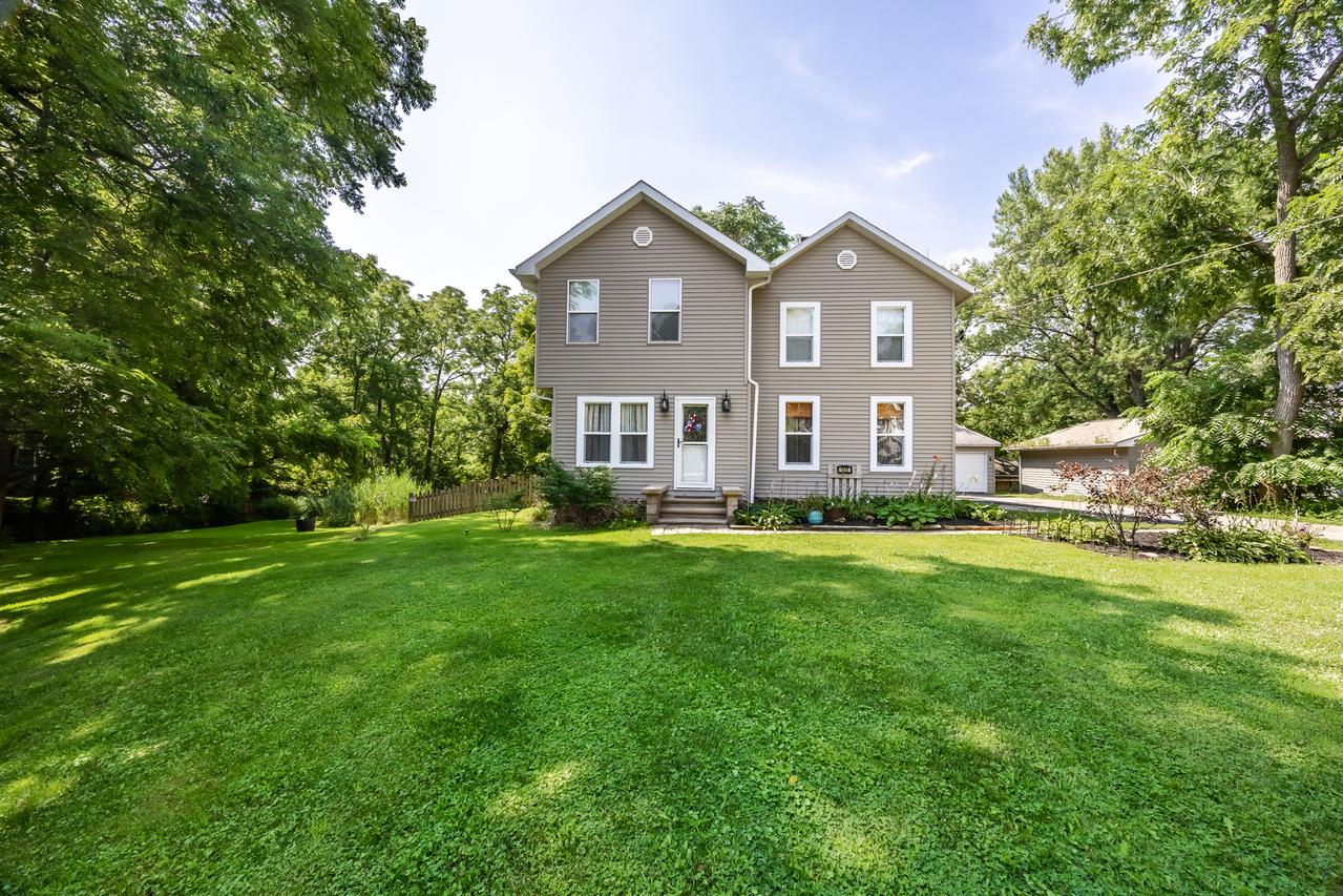 1915 Main St., Spring Grove, IL 60081