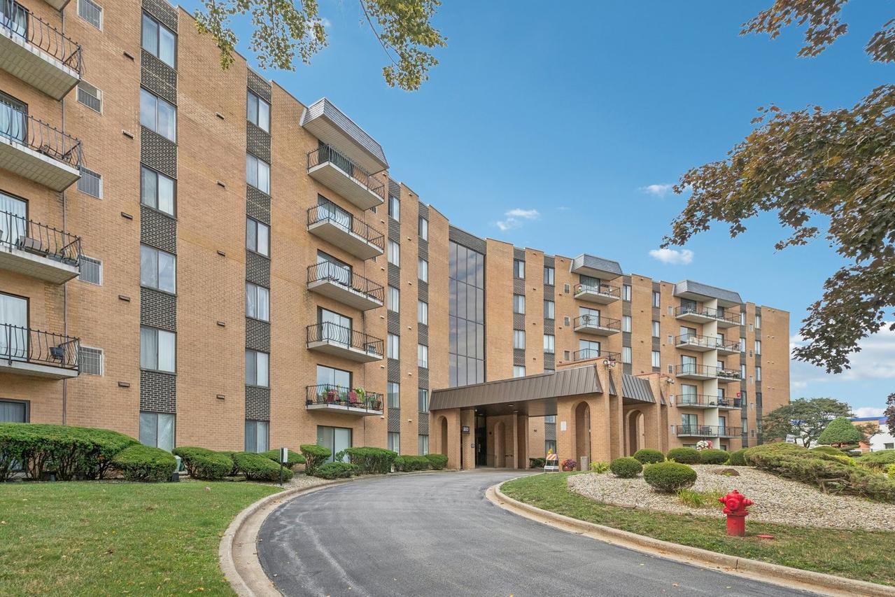 900 W Sunset Dr. #410, Glenwood, IL 60425