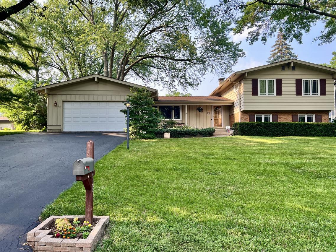 438 High Rd., Cary, IL 60013