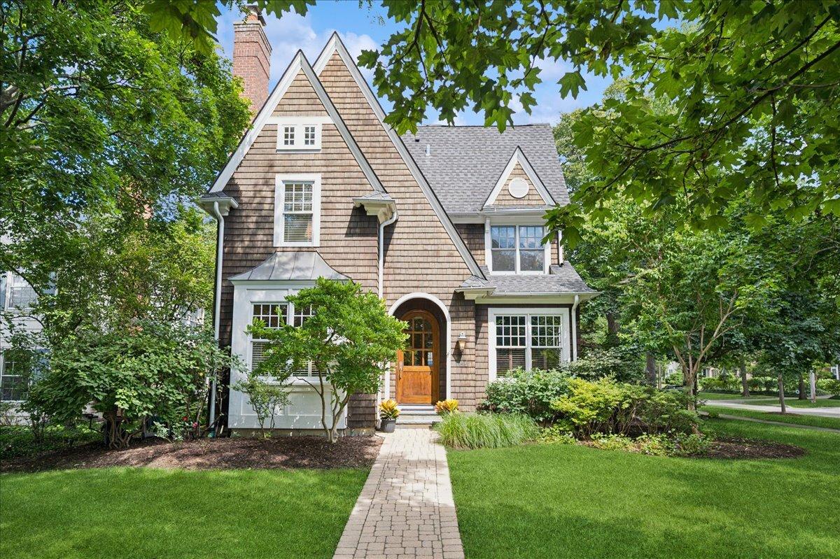 655 Bluff St., Glencoe, IL 60022