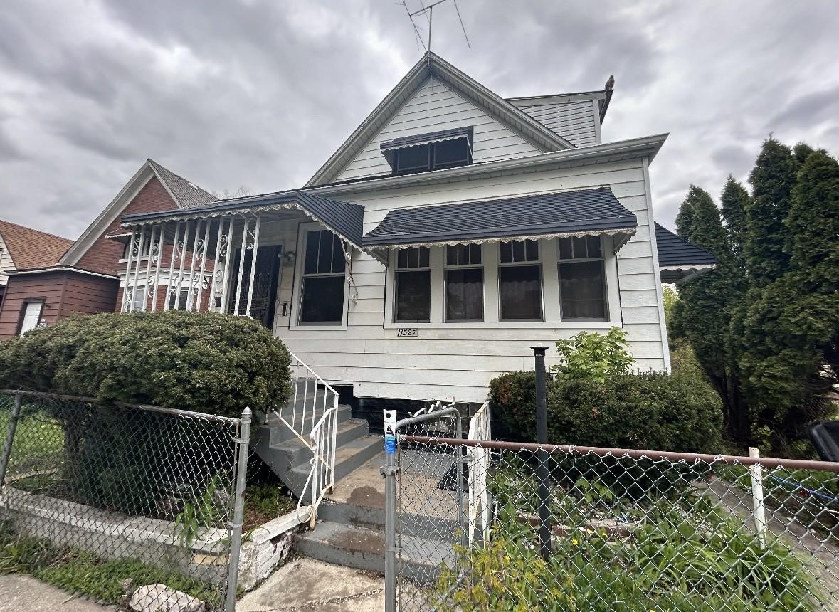 11527 S La Salle St., Chicago, IL 60638