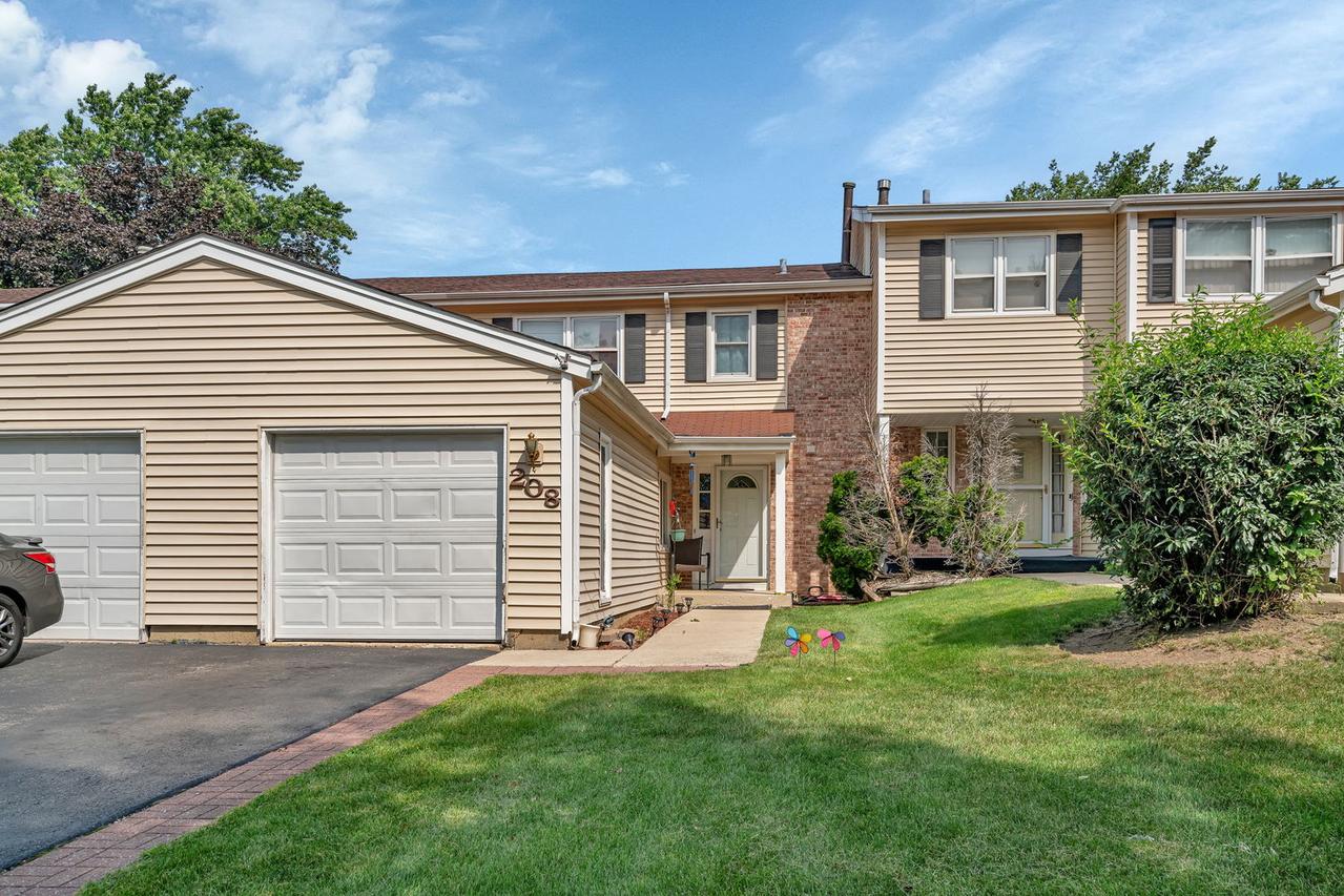 208 Porter Ln., Bolingbrook, IL 60440