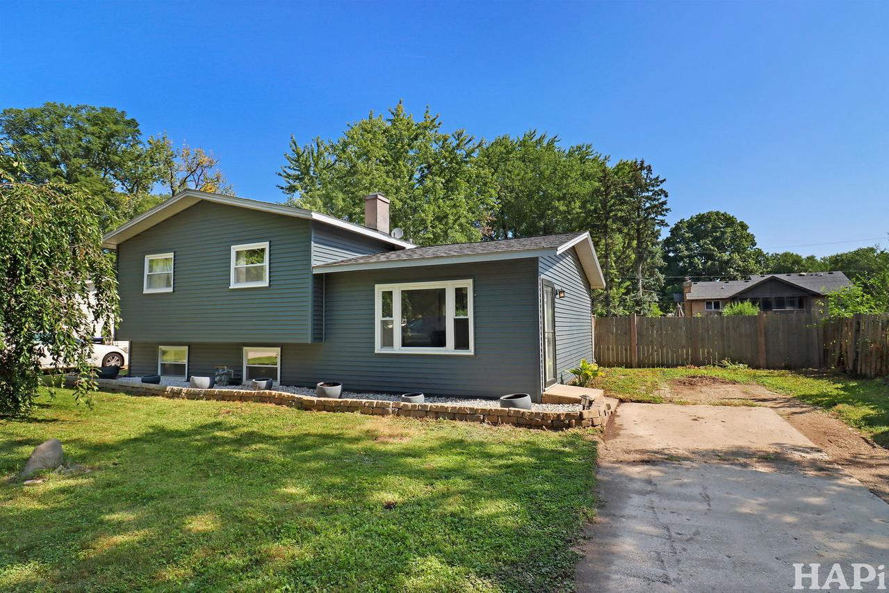 2522 Clara St., Mchenry, IL 60050