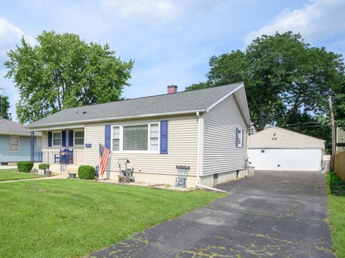 105 N Chase Ave., Bartlett, IL 60103