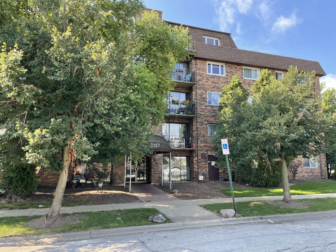7117 W 93rd St. #401, Oak Lawn, IL 60453