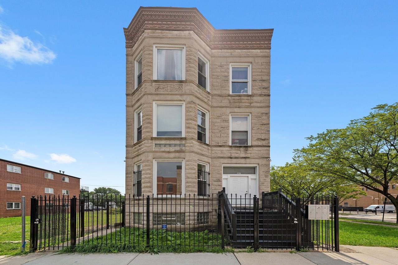 2857 W Polk St., Chicago, IL 60612