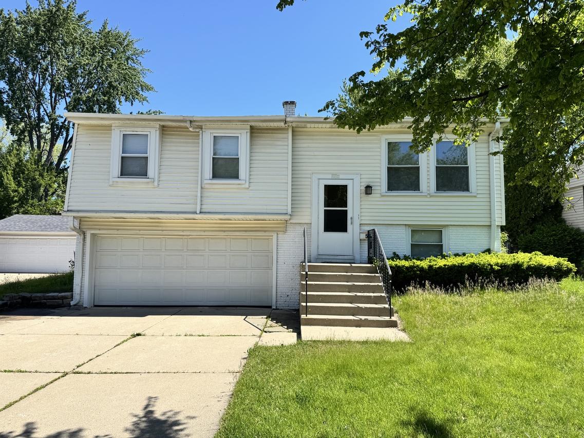 55 W Green Meadows Blvd., Streamwood, IL 60107