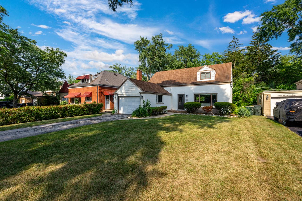 7025 N Kenton Ave., Lincolnwood, IL 60712