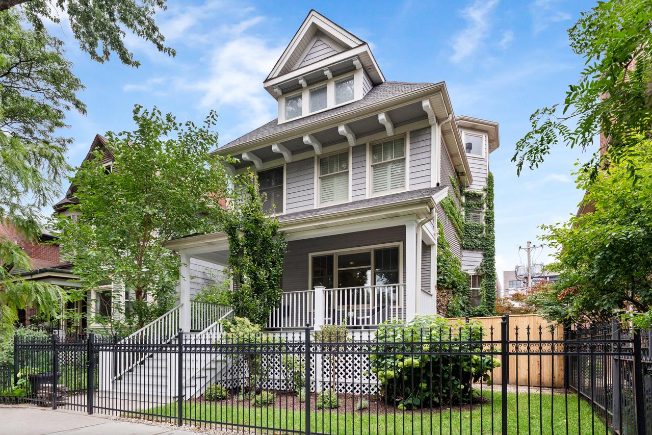 1828 W Larchmont Ave., Chicago, IL 60613