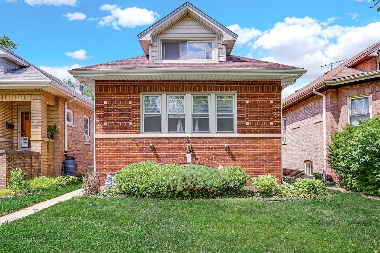 3742 Clinton Ave., Berwyn, IL 60402